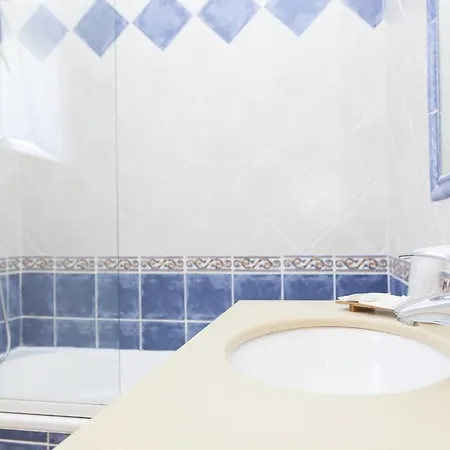 Hotell Logis & Restaurant L'etape Bel Air - Gardanne Bouc-Bel-Air